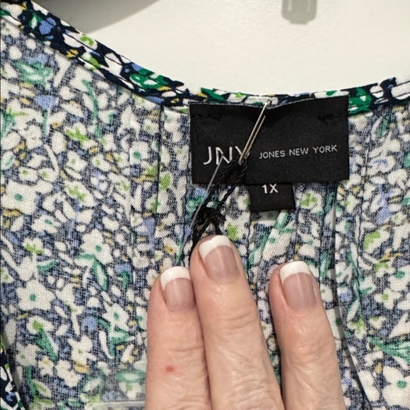 Jones New York Floral Print Top - Blue,  Green and White - NWT 1x - Picture 4 of 5